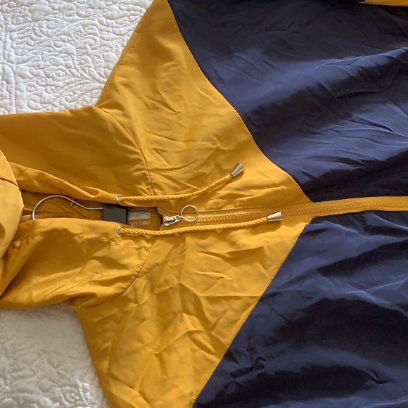 Wind breaker - Picture 2 of 5